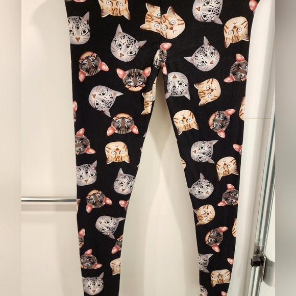 Cat leggings! ๐โโฌ Fits like a S-M (One Size) - Picture 1 of 5